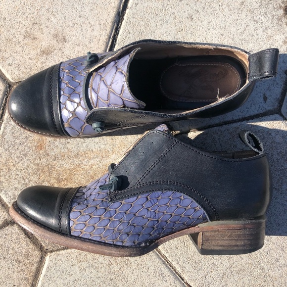 ❤️Freebird by Steven Mabel Croc Leather Blue Black Loafers Size 7 - Picture 1 of 11